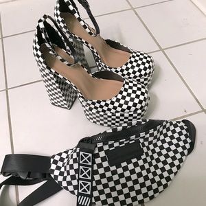 CHECKERED PLATFORM HEELS AND FANNIE PACK